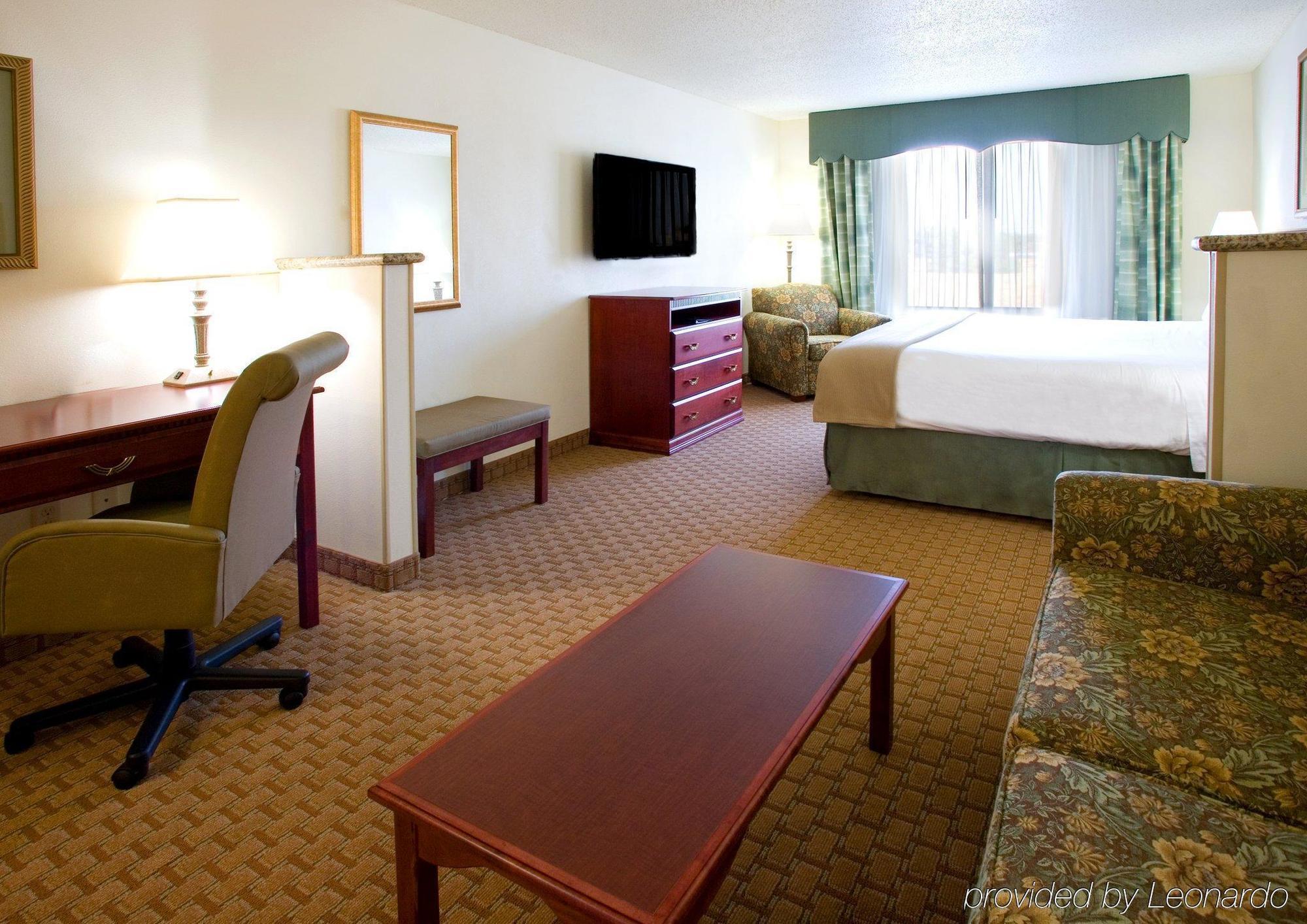 Holiday Inn Express & Suites Selma By Ihg Δωμάτιο φωτογραφία
