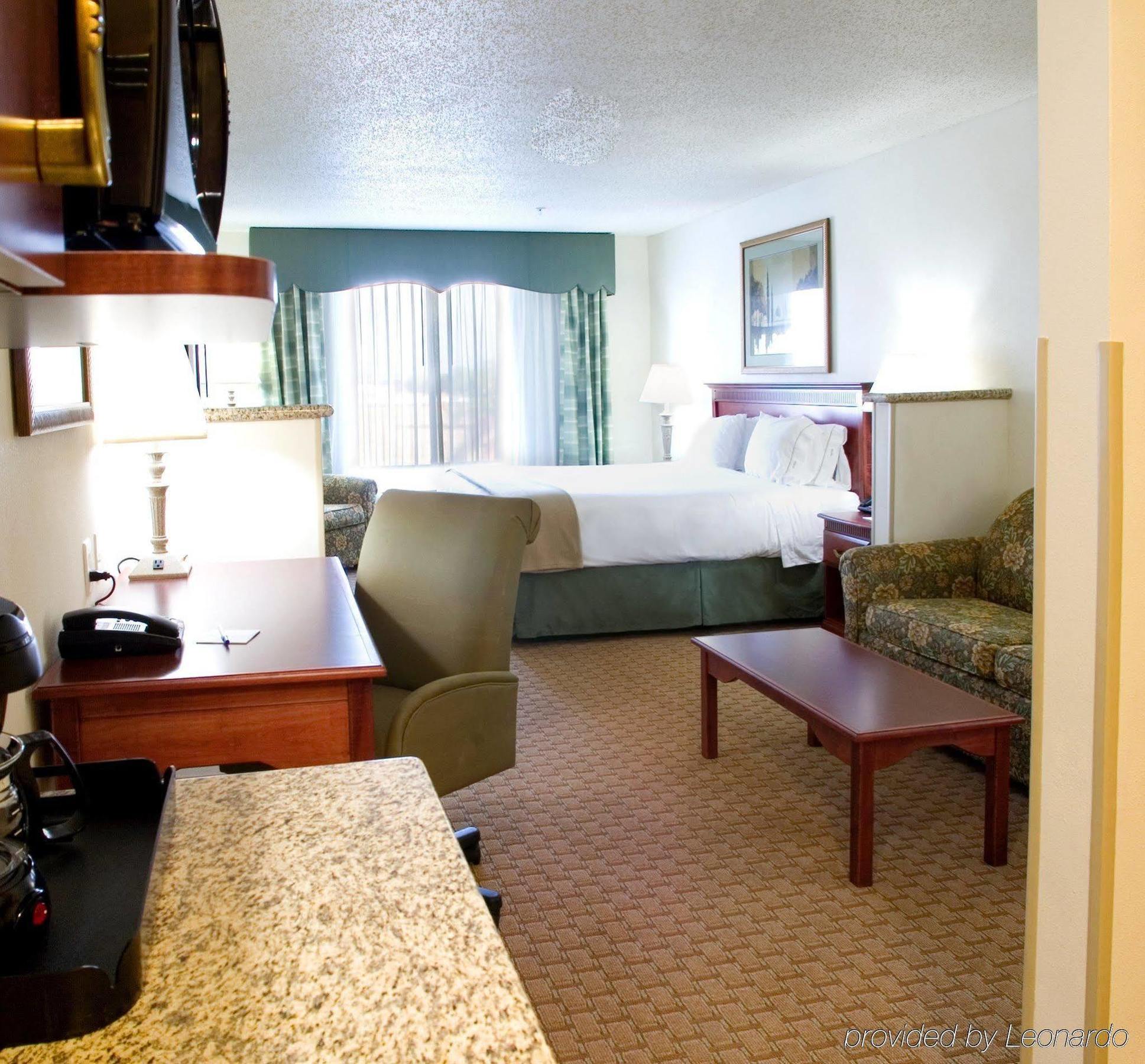 Holiday Inn Express & Suites Selma By Ihg Δωμάτιο φωτογραφία
